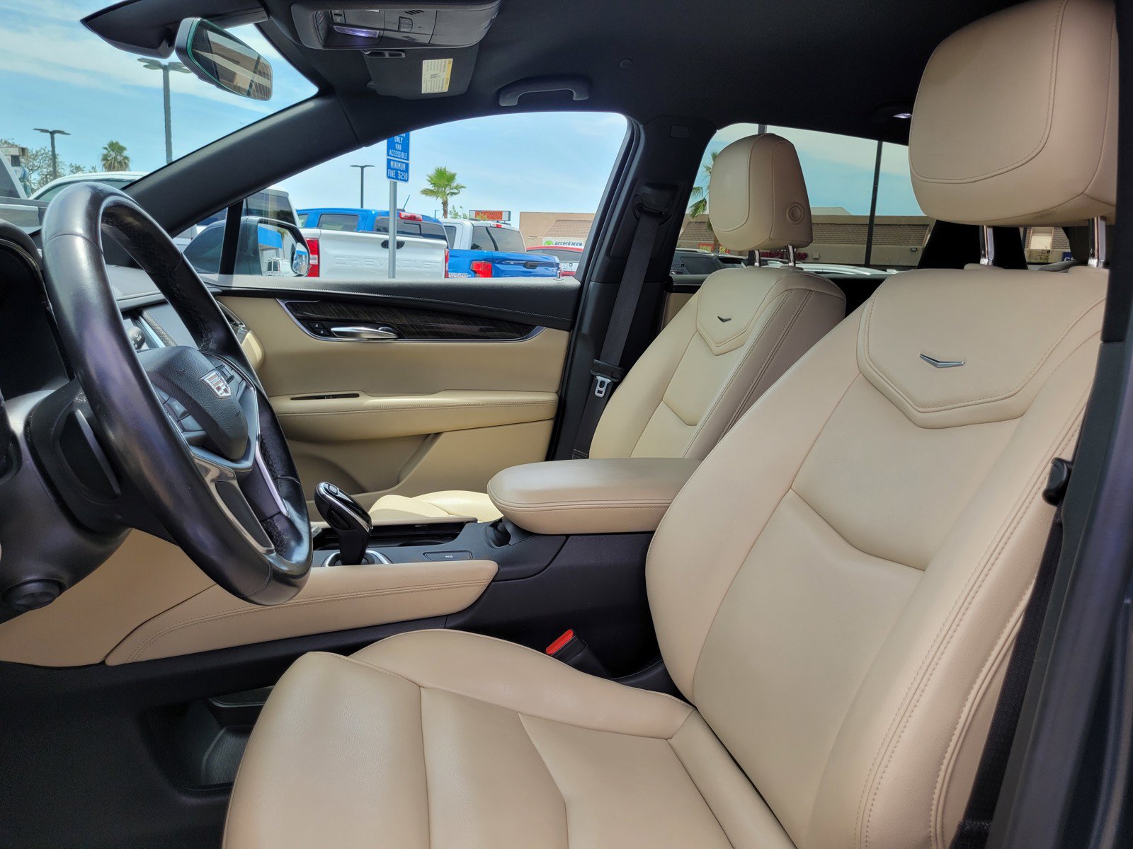 Used 2019 Cadillac XT5 FWD image 10