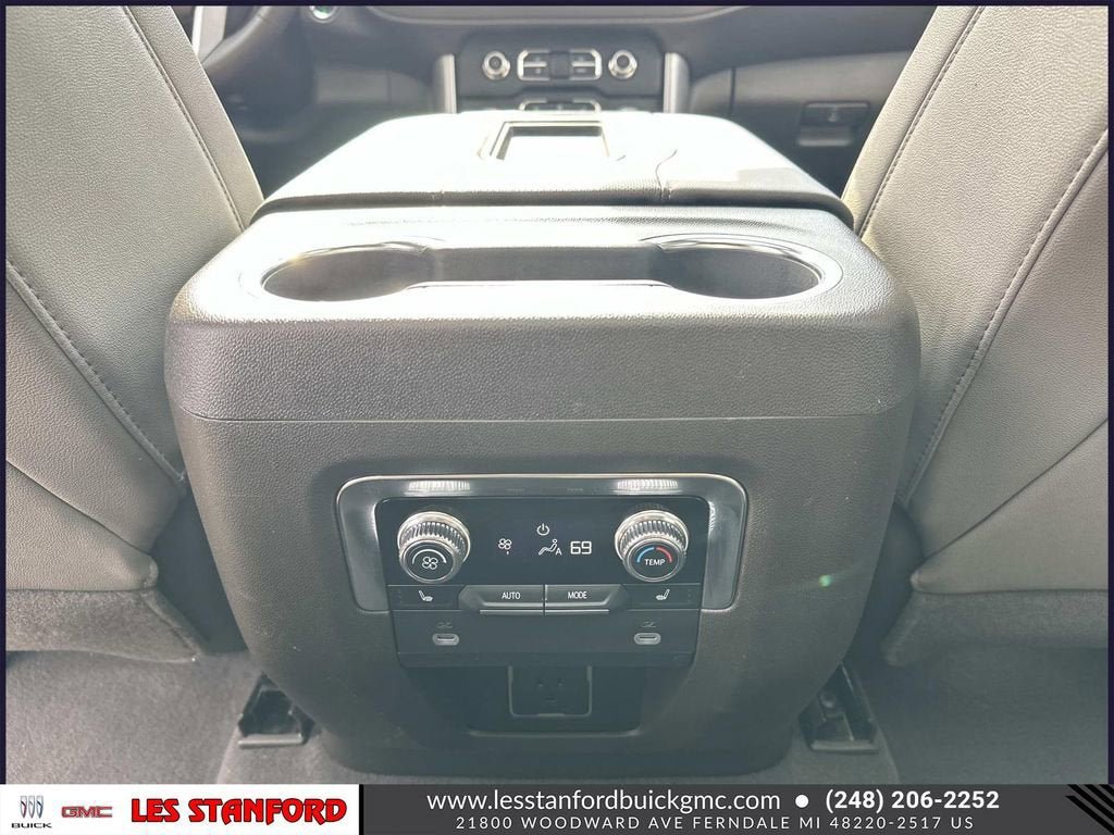 Used 2023 GMC Yukon XL SLT w/ SLT Premium Package AWD/4WD image 17