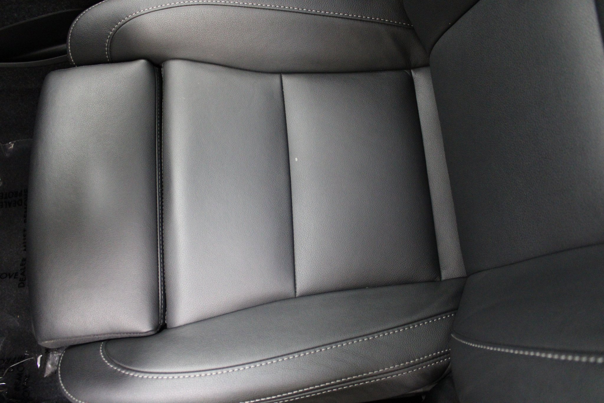 Used 2025 Volvo XC40 B5 Plus image 11