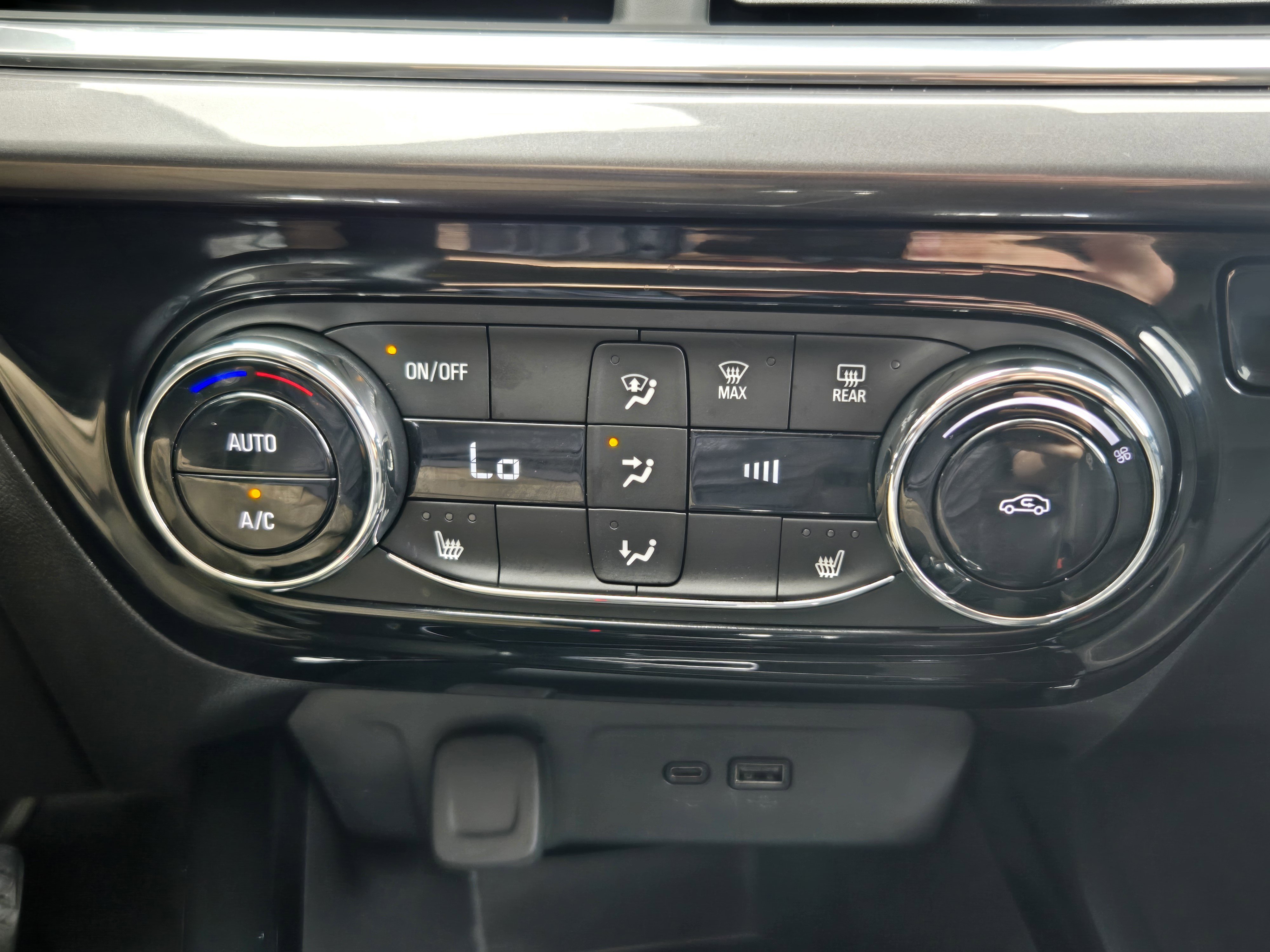 Used 2025 Chevrolet Trax ACTIV image 14