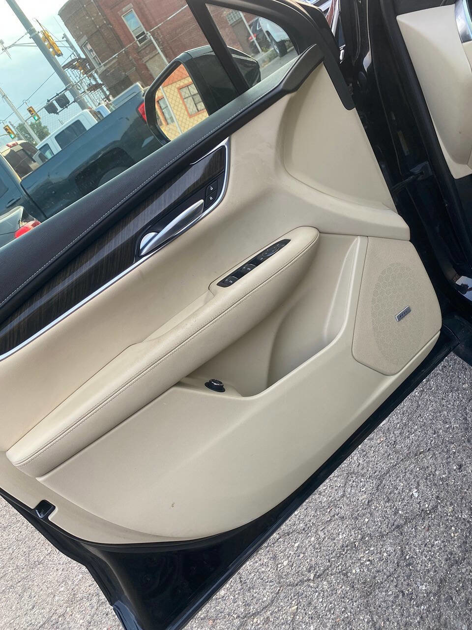 Used 2017 Cadillac XT5 FWD image 17