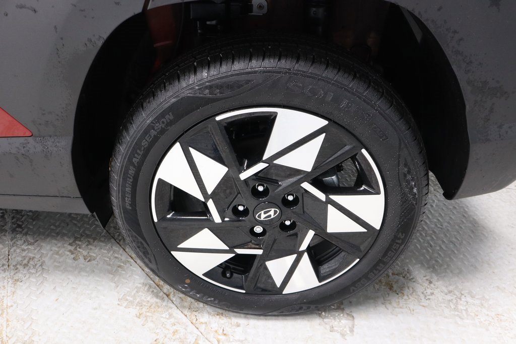 Certified 2025 Hyundai Kona SEL image 18