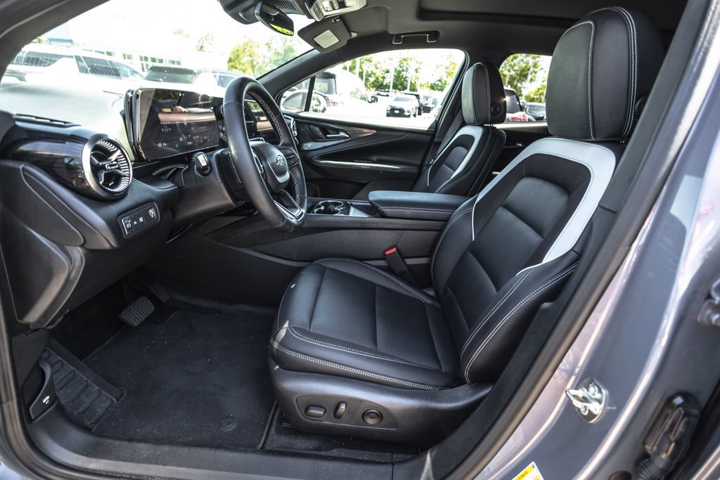 Used 2025 Chevrolet Blazer EV LT AWD/4WD image 18