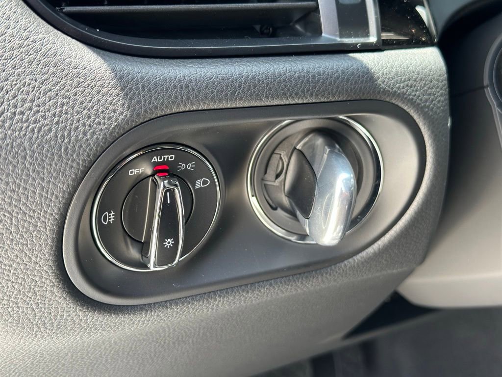 Certified 2025 Porsche Macan S image 17