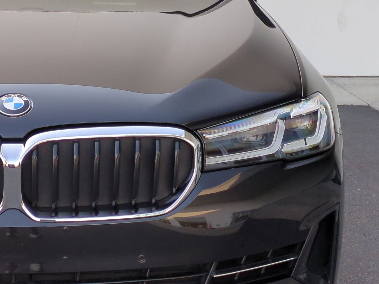 Used 2023 BMW 540i xDrive w/ Premium Package image 6