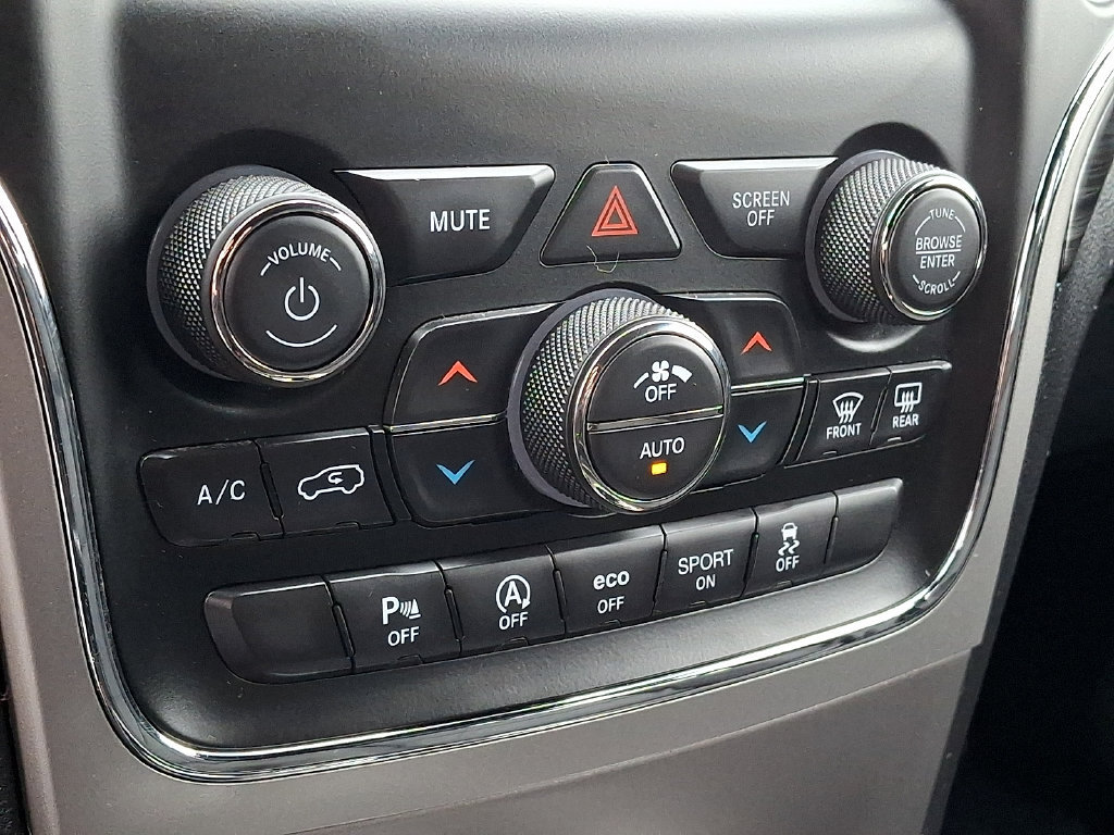 Used 2019 Jeep Grand Cherokee Laredo AWD/4WD image 15