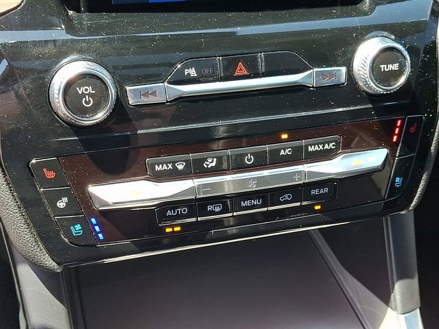 Used 2024 Ford Explorer Limited w/ Limited Technology Package RWD image 16