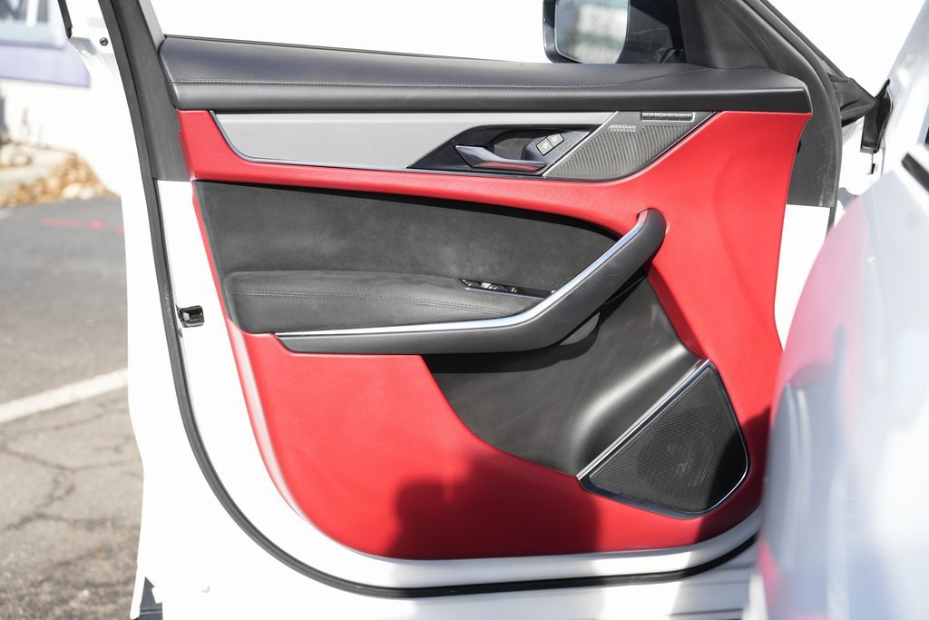 Used 2022 Jaguar F-PACE SVR image 25