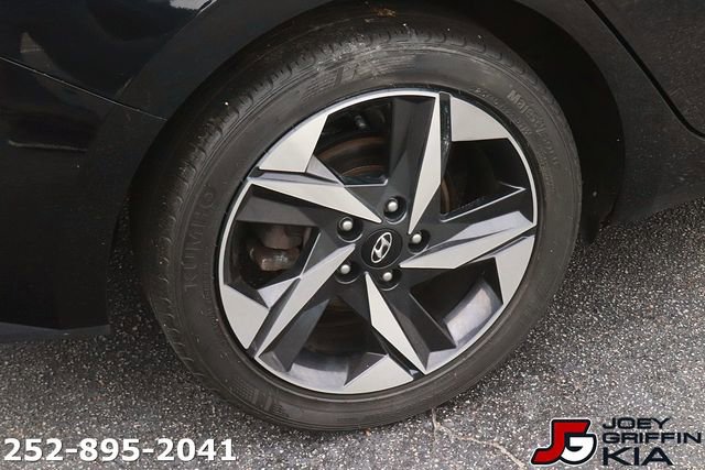 Used 2023 Hyundai Elantra SEL w/ Convenience Package FWD image 9