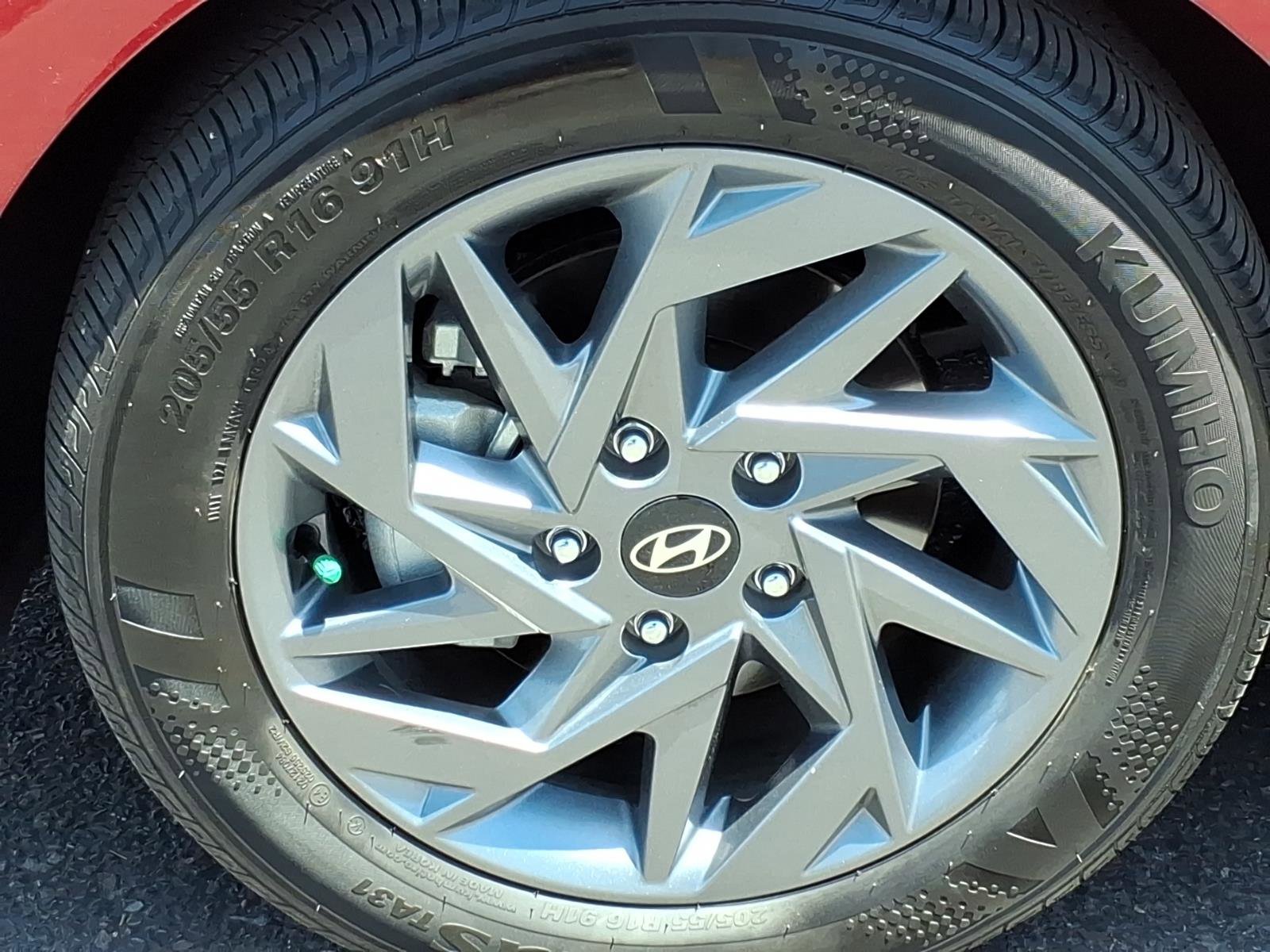 Certified 2024 Hyundai Elantra Blue FWD image 9