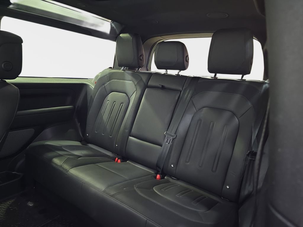 Used 2022 Land Rover Defender 90 X-Dynamic HSE image 16