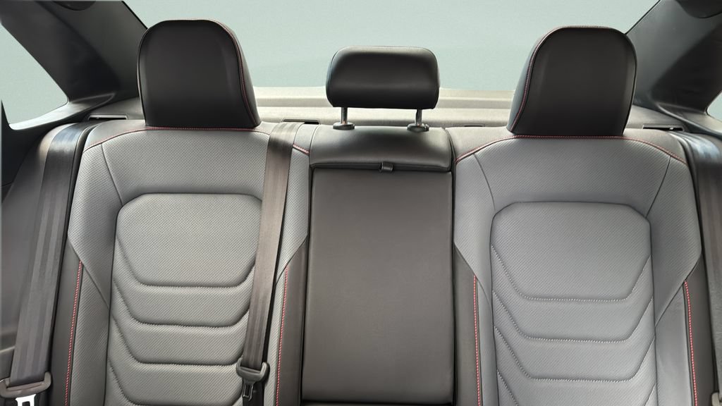 Used 2025 Volkswagen Jetta GLI Autobahn FWD image 16