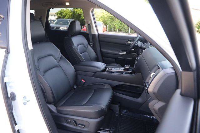 Used 2025 Nissan Pathfinder SL AWD/4WD image 27