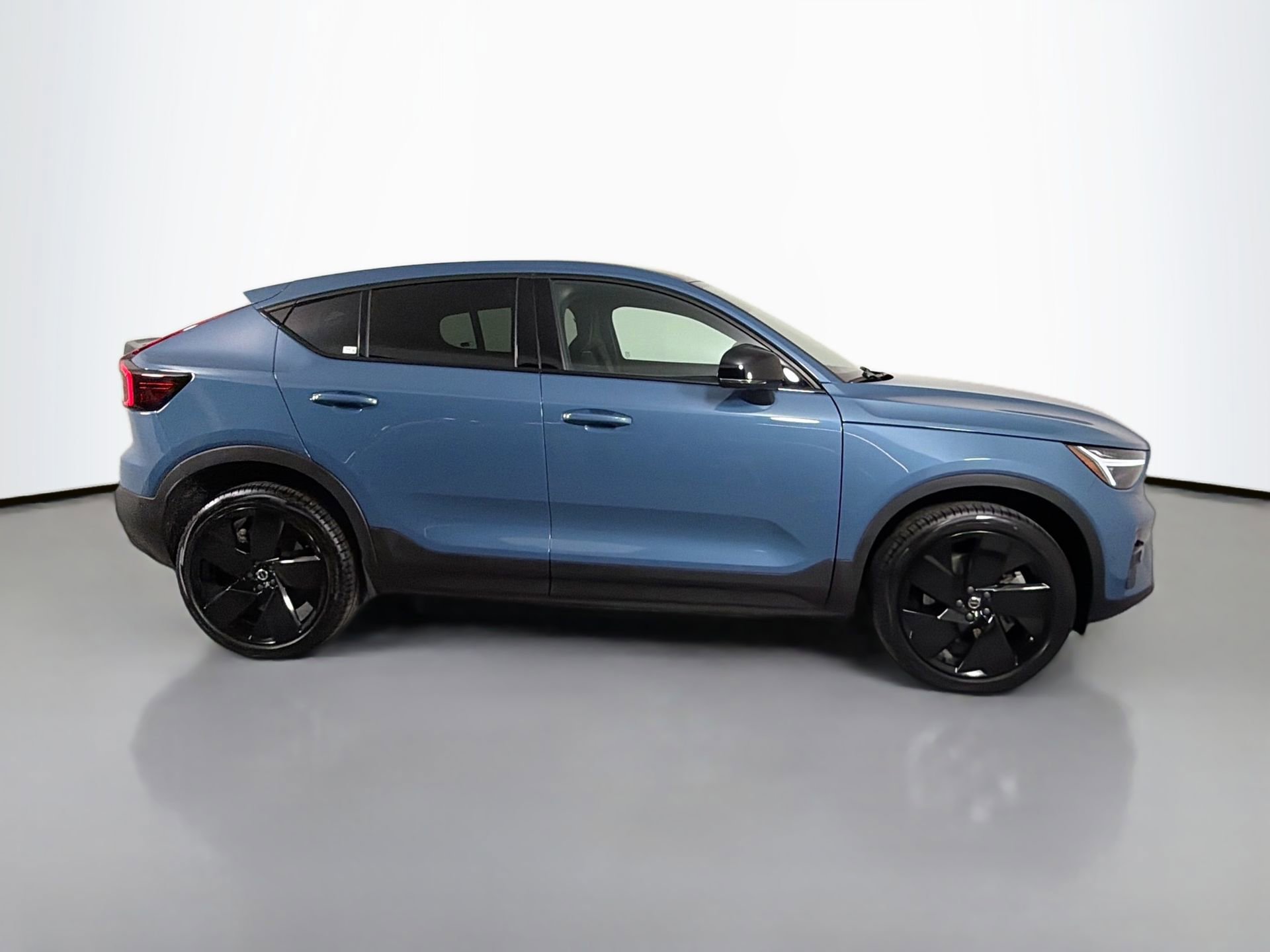 Certified 2023 Volvo C40 P8 Recharge Ultimate w/ Protection Package Premier AWD/4WD image 5