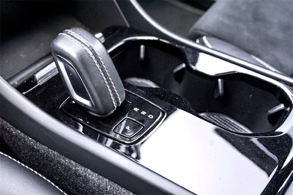 Used 2021 Volvo XC40 P8 Recharge image 25