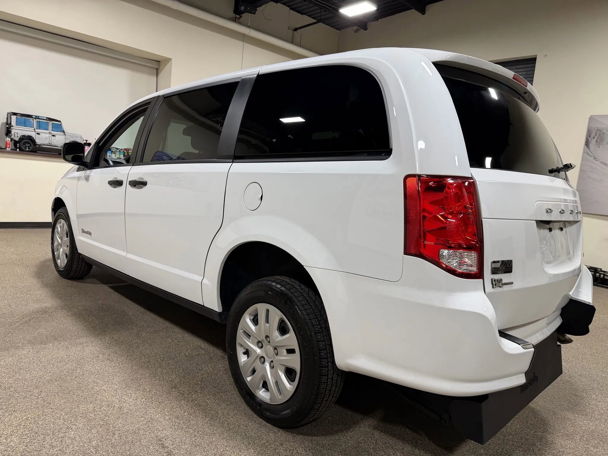 Used 2019 Dodge Grand Caravan SE image 21