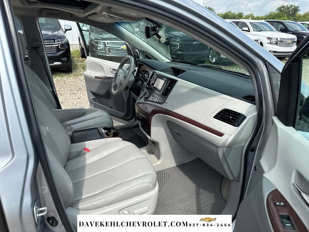 Used 2014 Toyota Sienna XLE w/ Entertainment Package FWD image 26