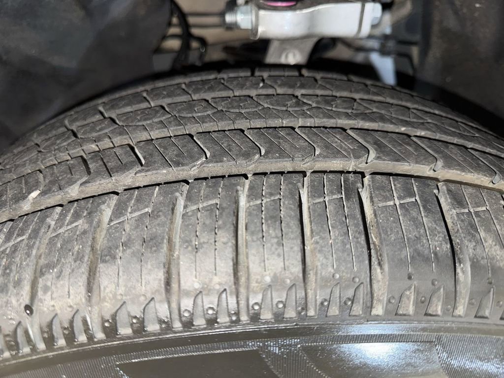 Used 2024 Porsche Macan image 11