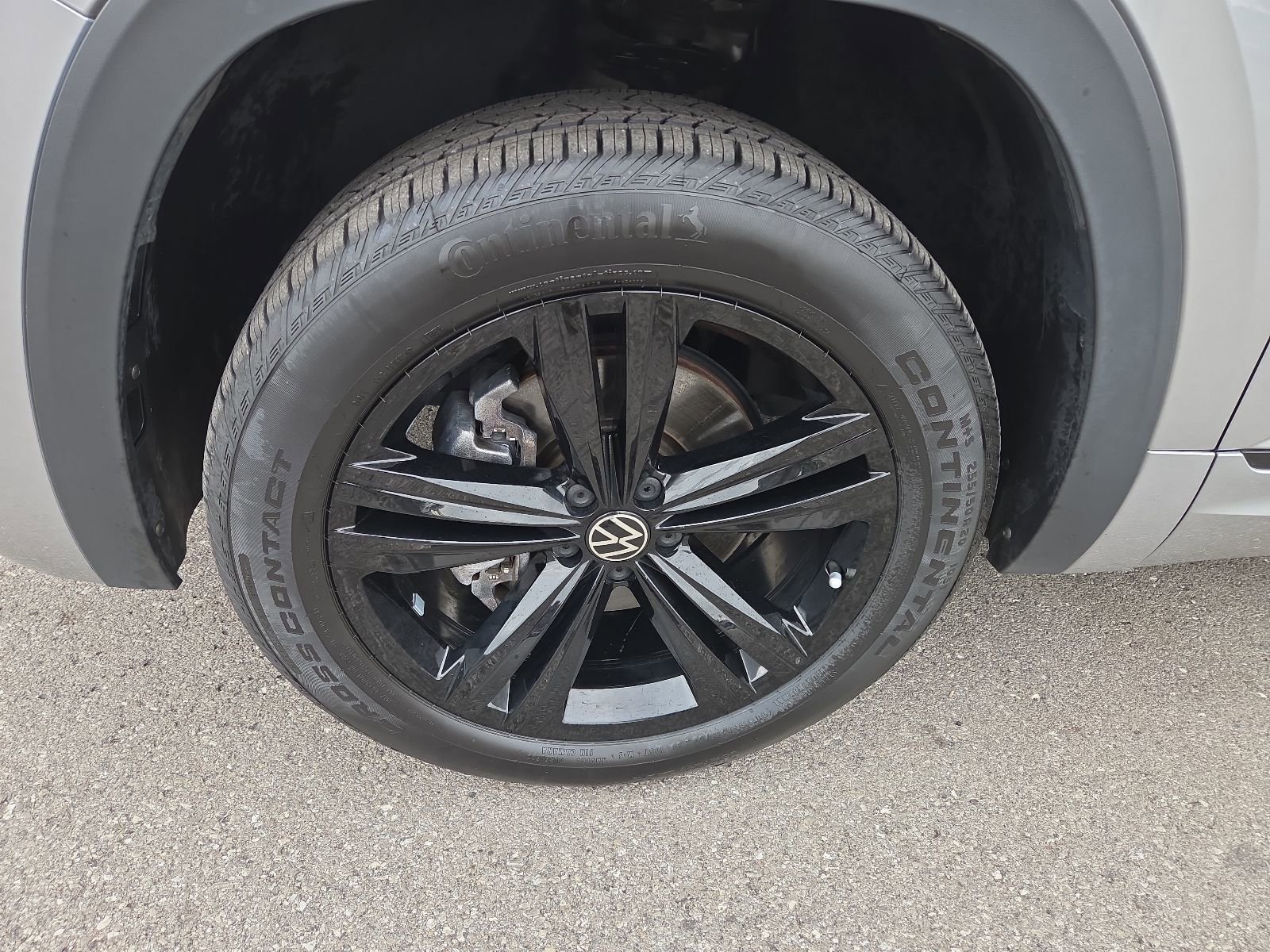 Certified 2023 Volkswagen Atlas Cross Sport SEL R-Line AWD/4WD image 15