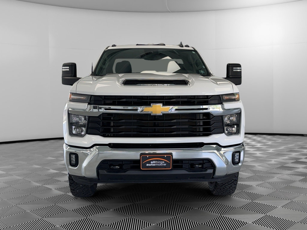 Used 2025 Chevrolet Silverado 2500 LT w/ Convenience Package AWD/4WD image 3