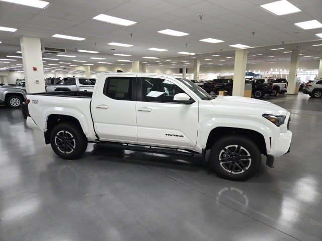 New 2025 Toyota Tacoma TRD Sport image 6