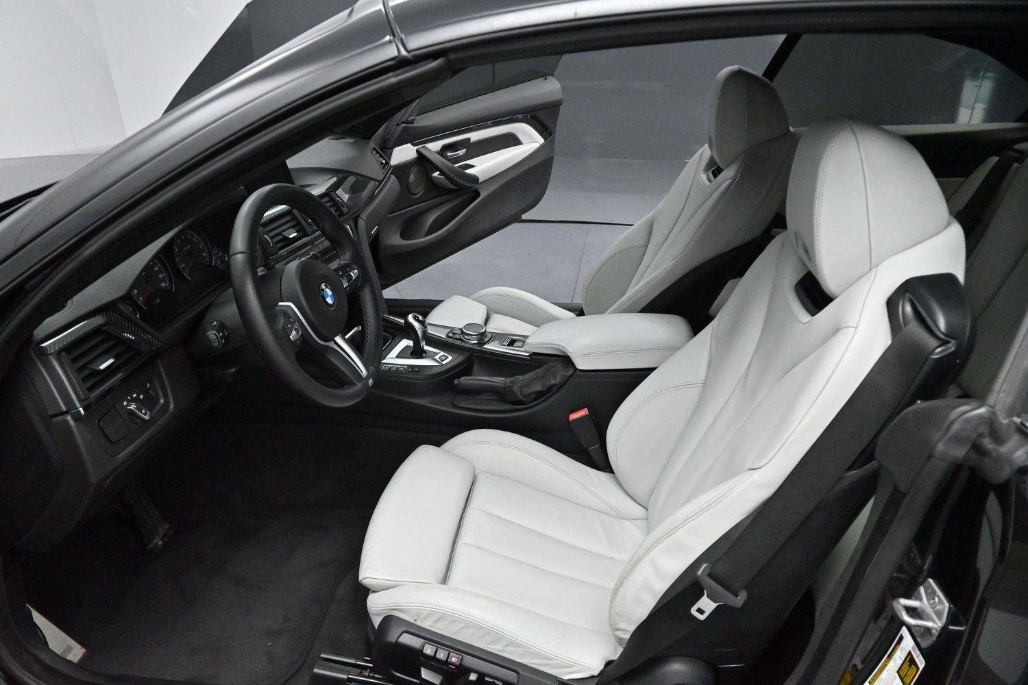 Used 2015 BMW M4 Convertible RWD image 11