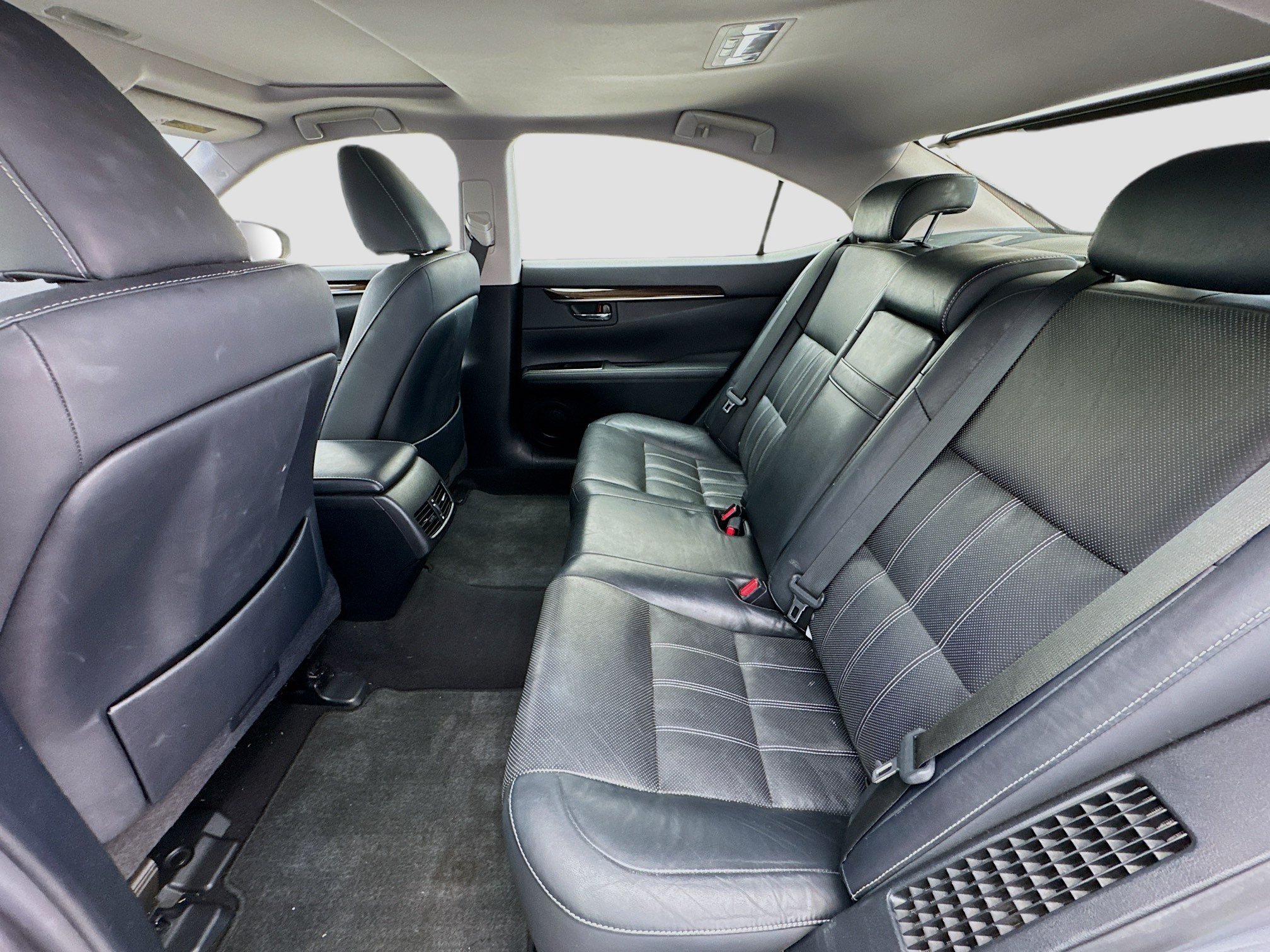 Used 2017 Lexus ES 300h w/ Luxury Package FWD image 16