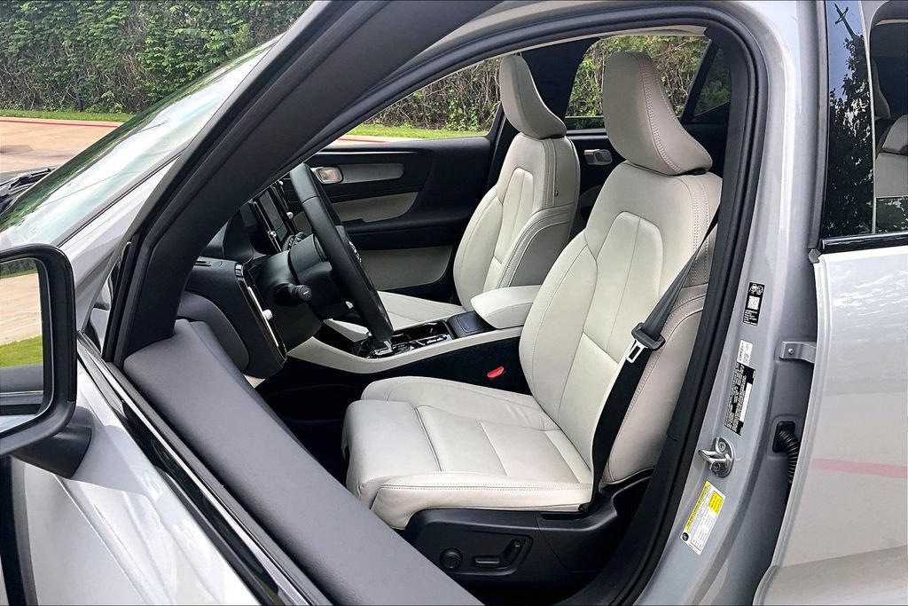 Certified 2026 Volvo XC40 B5 Ultra AWD/4WD image 33