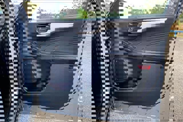 Used 2022 Ford Escape SE w/ Cold Weather Package image 23