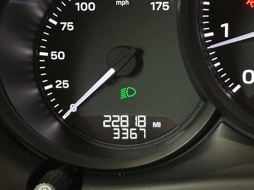 Used 2024 Porsche Macan AWD/4WD image 17