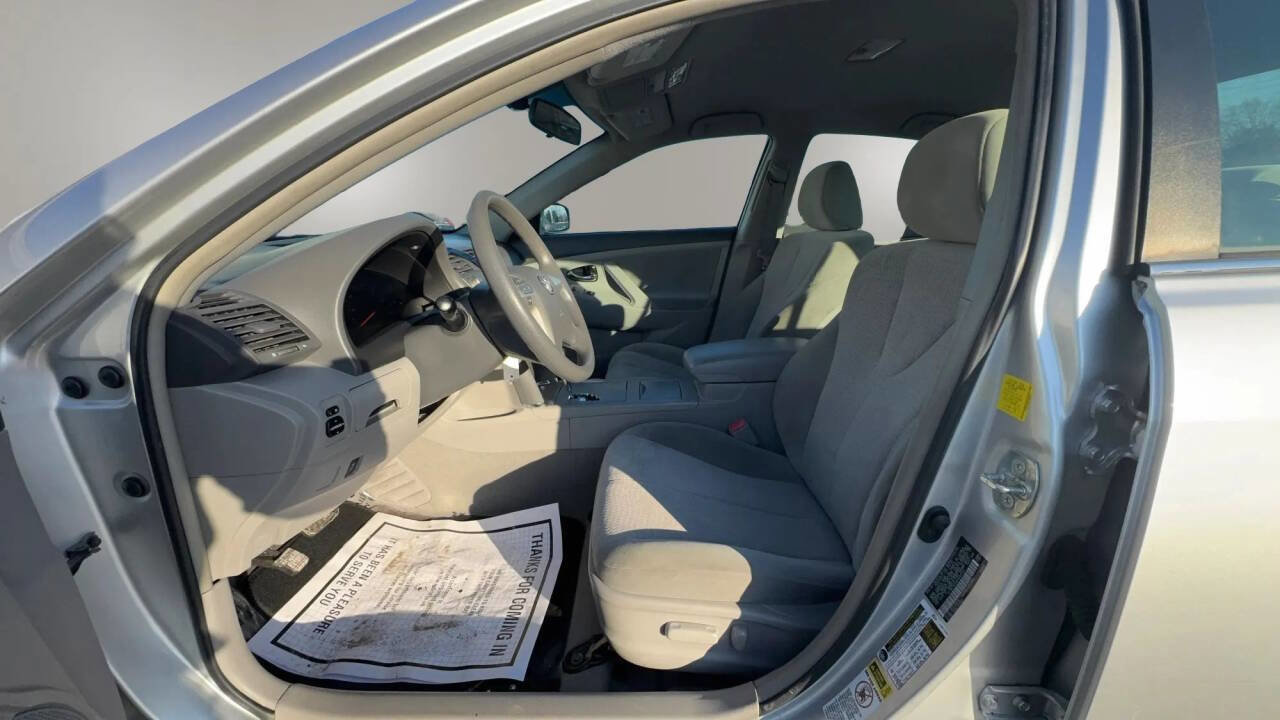 Used 2011 Toyota Camry LE image 12