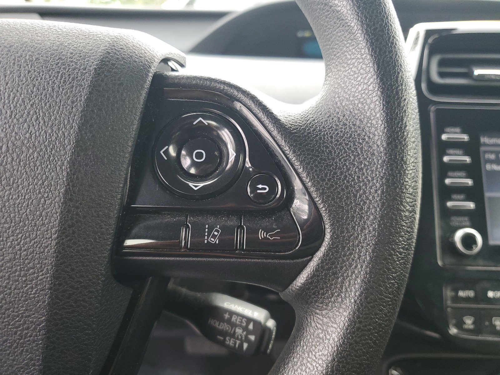 Used 2020 Toyota Prius LE image 19