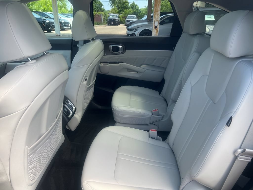 Certified 2025 Kia Sorento SX AWD/4WD image 9