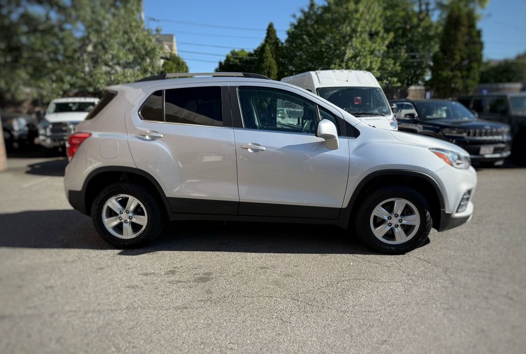 Used 2017 Chevrolet Trax LT AWD/4WD image 4