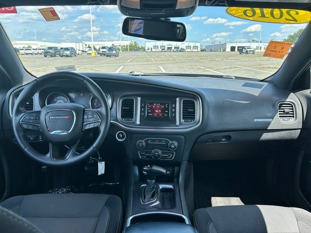 Used 2016 Dodge Charger SE RWD image 19