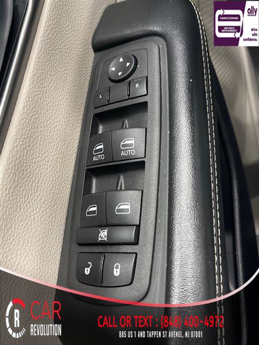 Used 2022 Chrysler Pacifica Touring-L image 30