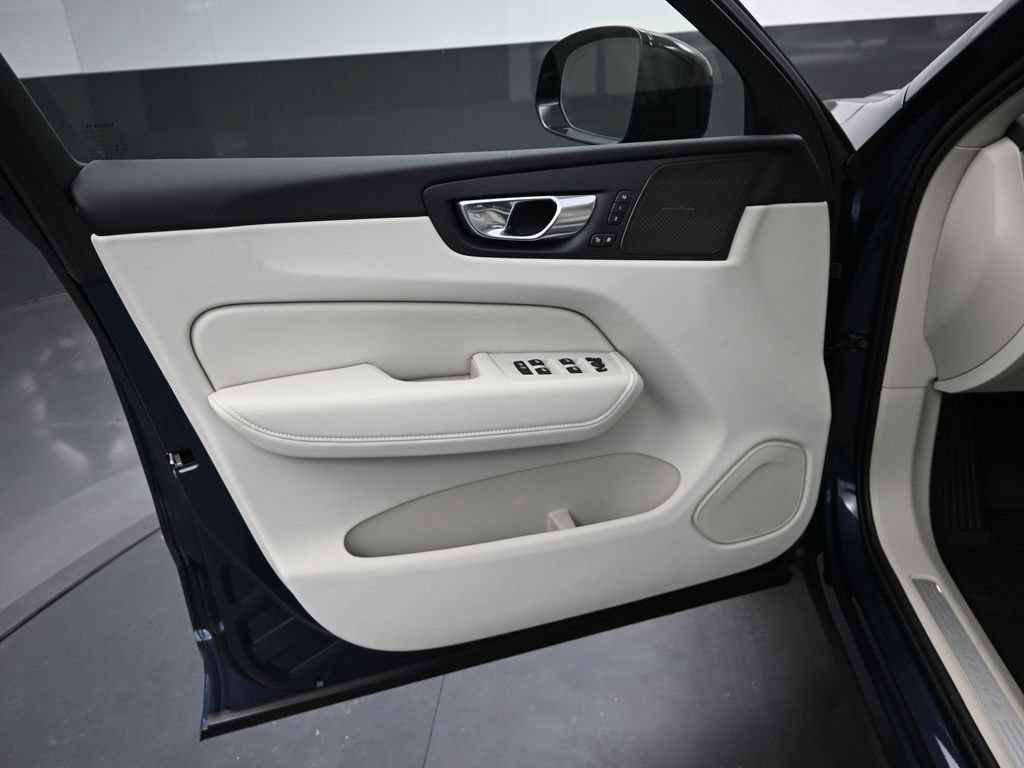 New 2026 Volvo XC60 B5 Ultra w/ Climate Package AWD/4WD image 11
