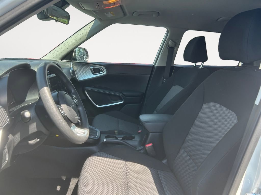 Used 2024 Kia Soul LX w/ Option Group 015 FWD image 9