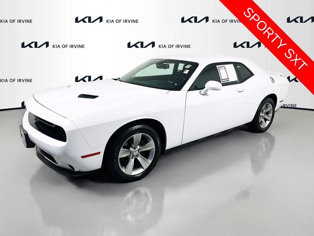 Used 2019 Dodge Challenger SXT RWD image 3