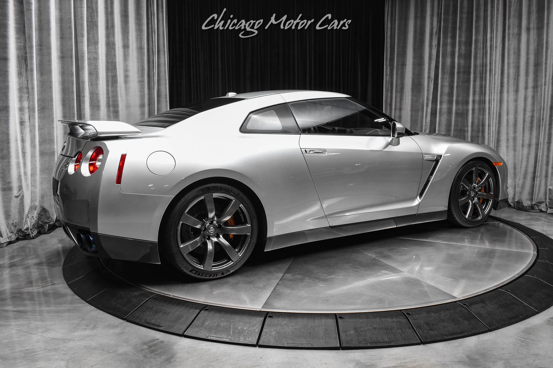 Used 2009 Nissan GT-R Premium AWD/4WD image 5