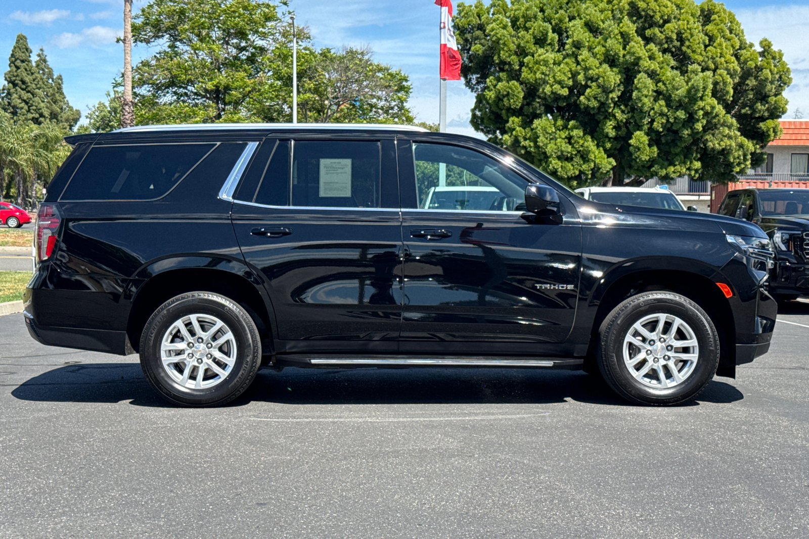 Used 2024 Chevrolet Tahoe LT image 3