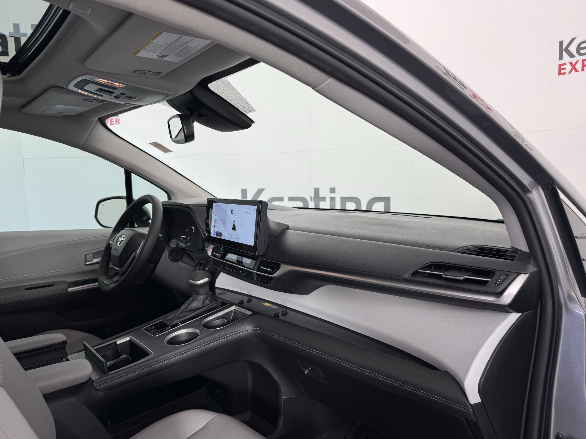 Certified 2026 Toyota Sienna XLE FWD image 24