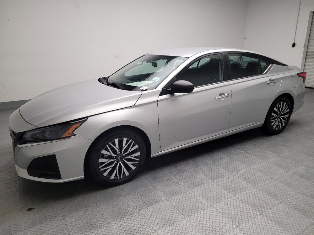 Used 2024 Nissan Altima 2.5 SV image 2