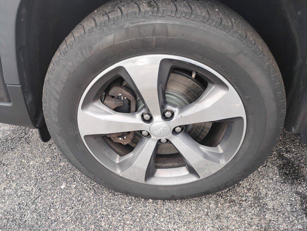 Used 2019 Jeep Cherokee Limited AWD/4WD image 24