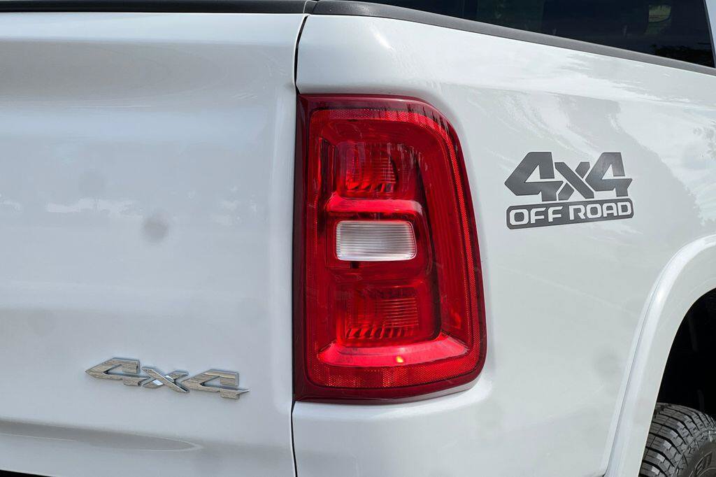 New 2026 RAM 1500 Laramie AWD/4WD image 25