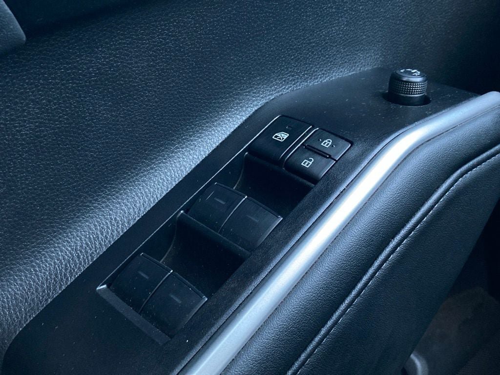 Used 2025 Toyota Highlander XSE AWD/4WD image 15