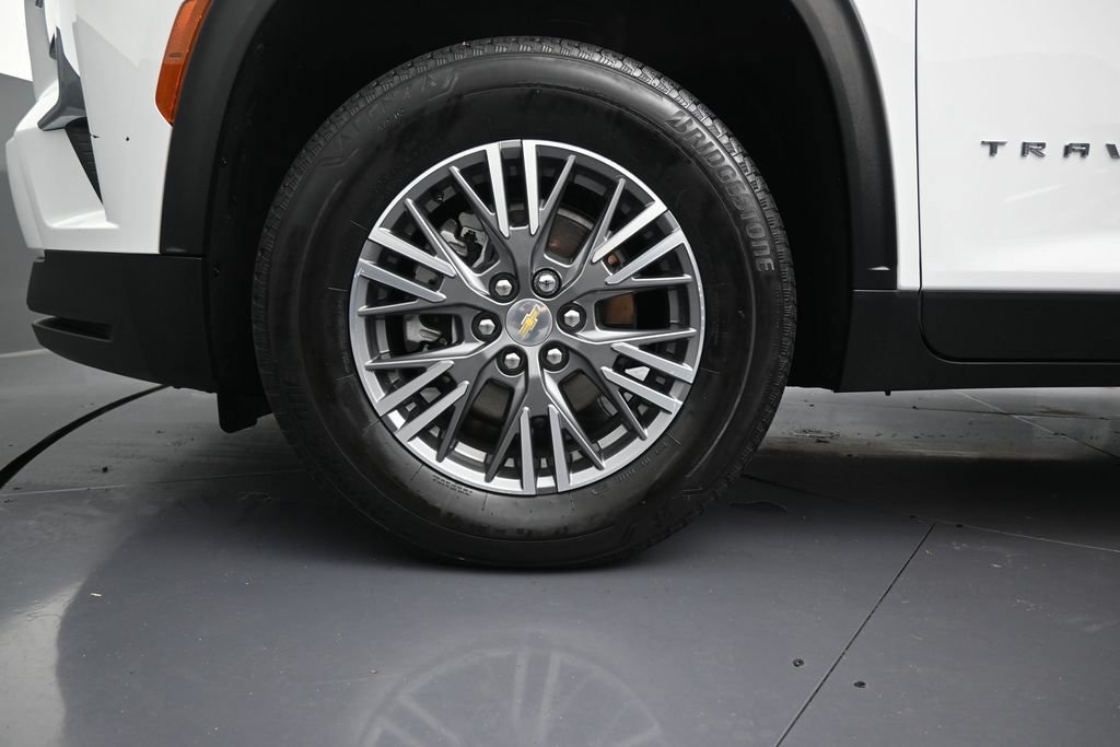 Used 2025 Chevrolet Traverse LT FWD image 10