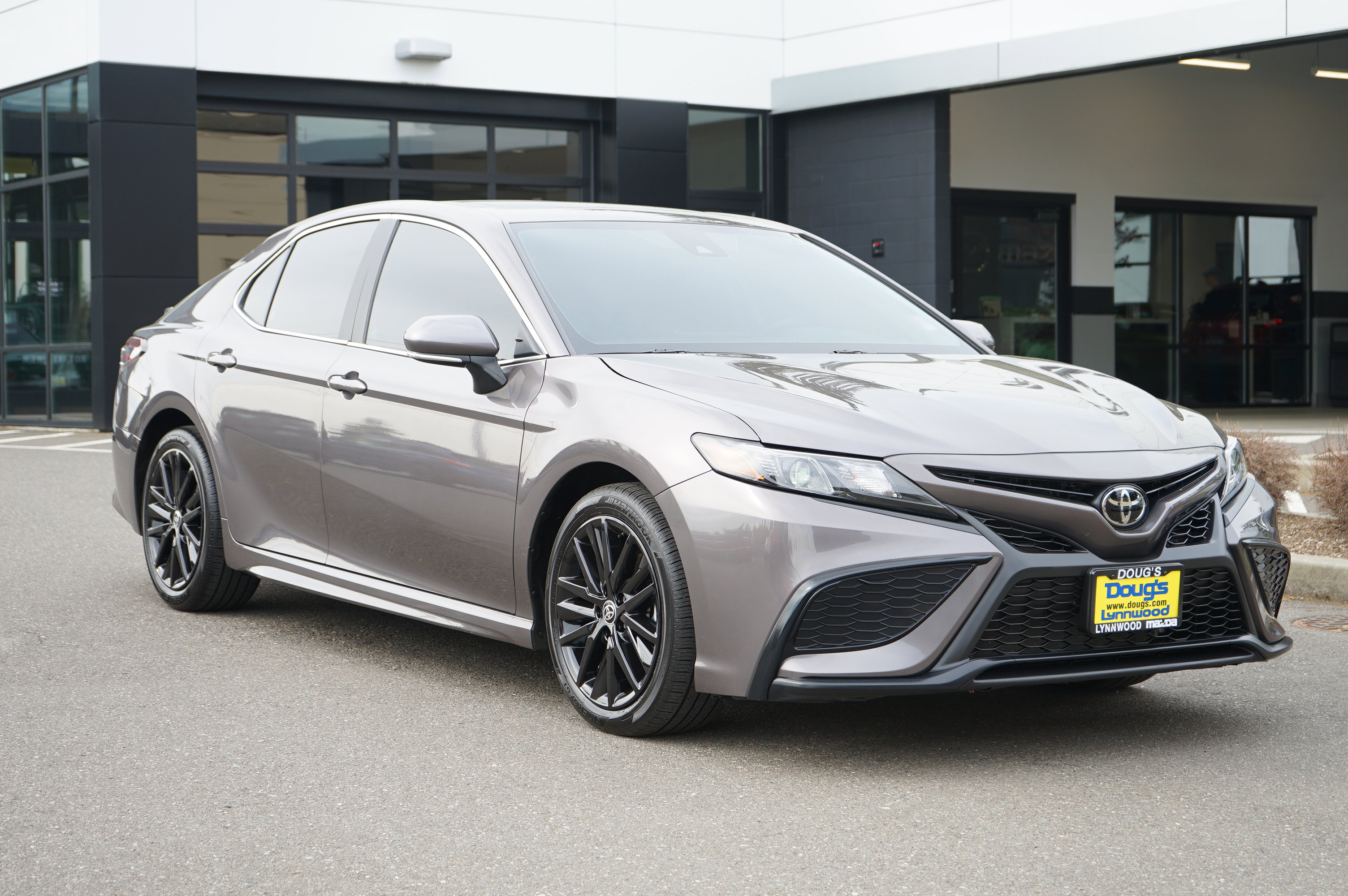 Used 2023 Toyota Camry SE AWD/4WD image 1