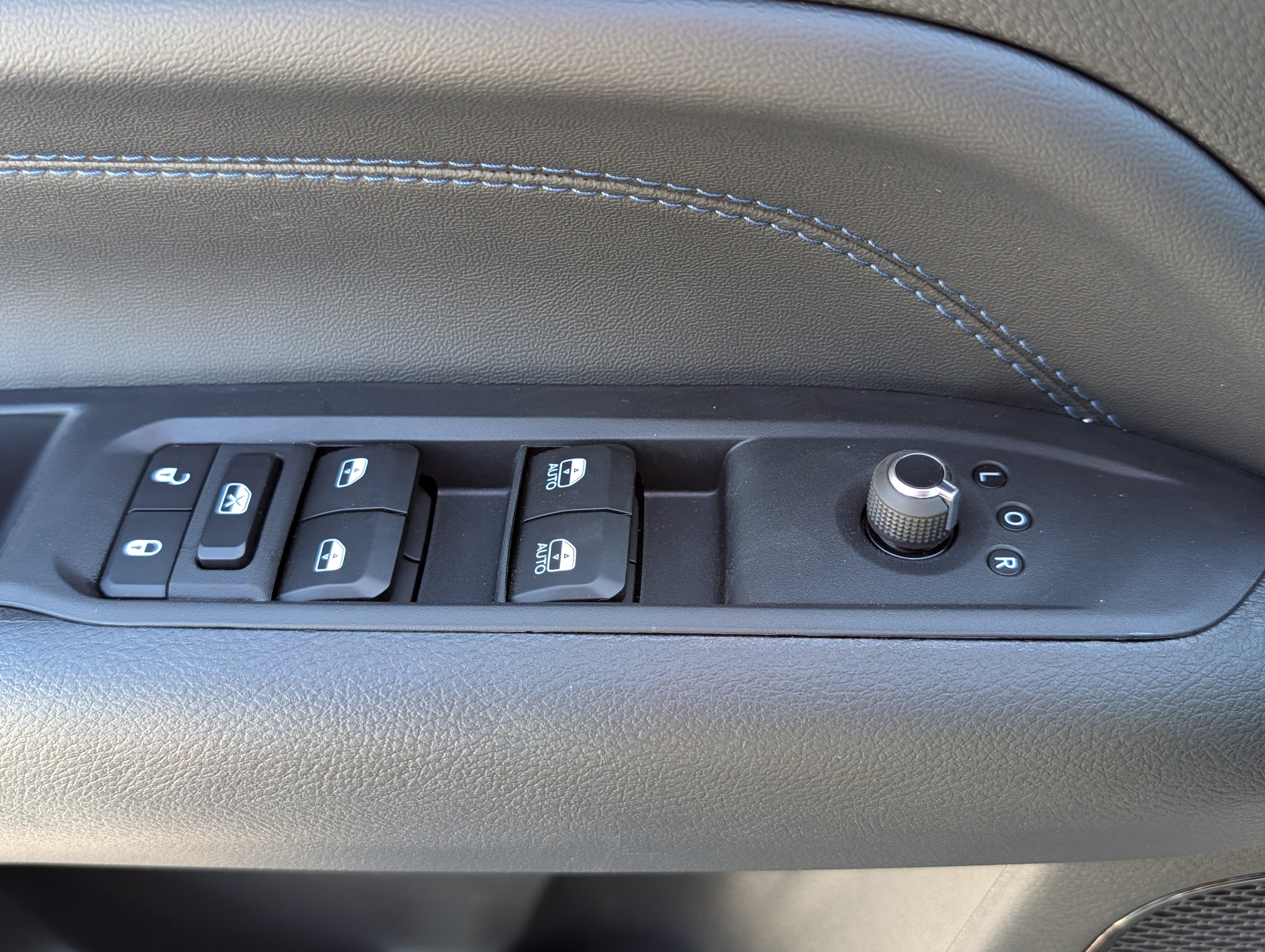 New 2026 Jeep Compass Limited w/ Sun, Sound & Navigation Group AWD/4WD image 18