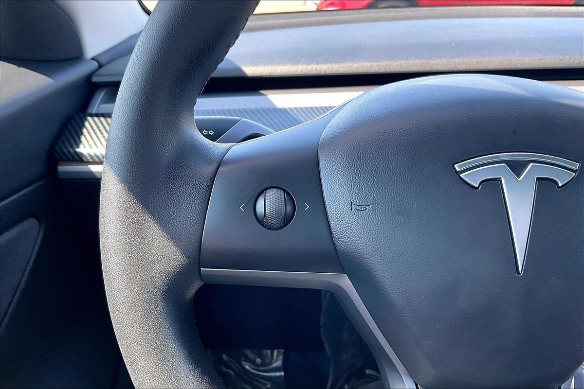Used 2020 Tesla Model 3 Standard Range Plus RWD image 5